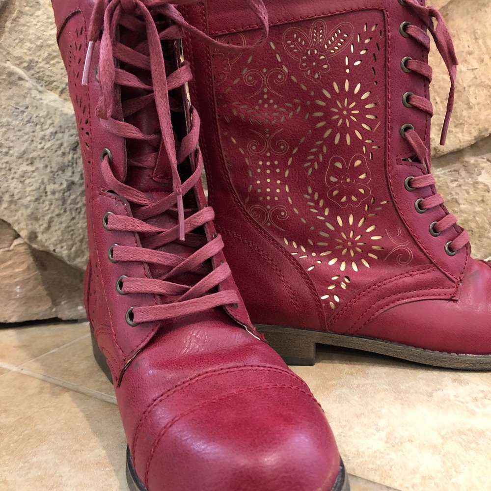 6 size Rampage red lace up boots